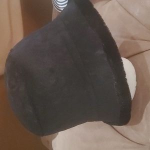 Skea Ltd Black Faux Suede Faux Fur Bucket Hat NWOT